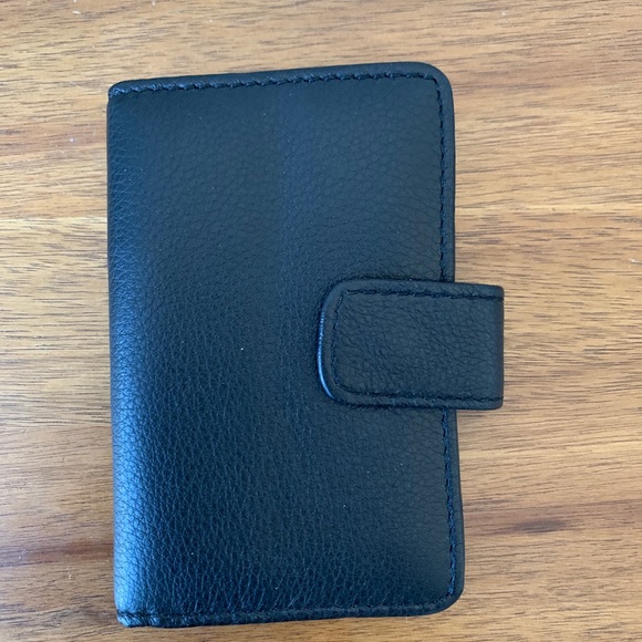 Women’s Danier genuine leather credit card holder - Picture 1 of 4